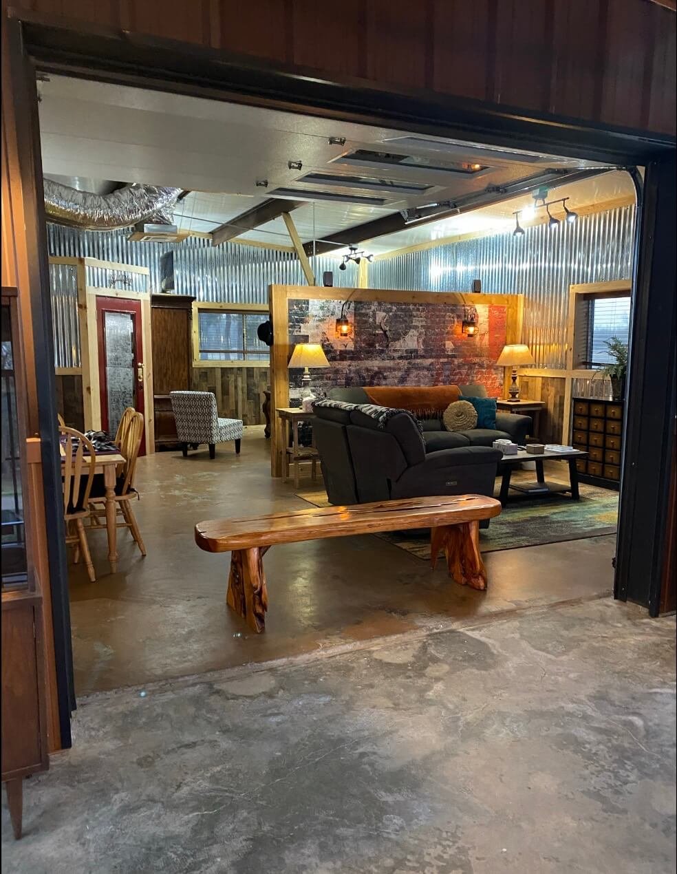 gallery-main-image